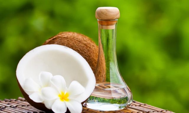 manfaat minyak kelapa untuk rambut botak