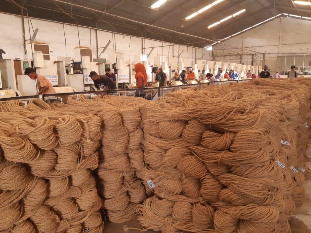 cara membuat kerajinan dari sabut kelapa