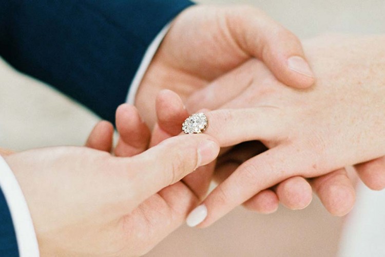 Faktor yang Harus Dipertimbangkan Dalam Memilih Cincin Kawin