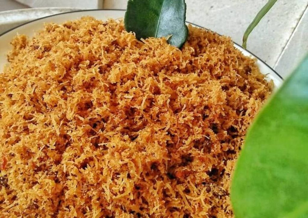 Cara Bikin Serundeng Kelapa Manis