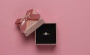 10 Ide Hadiah Perhiasan yang Elegan untuk Wanita Tercinta